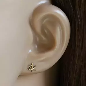 9K sárga arany fülbevaló, marihuána levél motívum, stekker zár kép