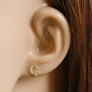 375 sárga arany beszúrós fülbevaló – lapos félhold, kerek átlátszó cirkóniák kép