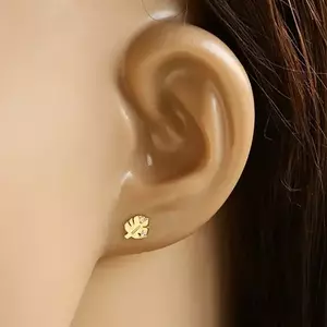 Gyémánt 9K arany fülbevaló - fényes Monstera levél rovátkákkal és szárral, két tiszta briliánssal kép