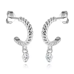 925 ezüst fülbevaló - nyitott kör kötél mintával, átlátszó cirkónia kép