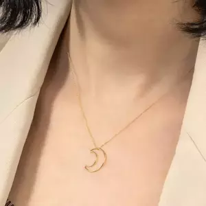 375 sárga arany nyaklánc - sima hold körvonal, vékony lánc kép