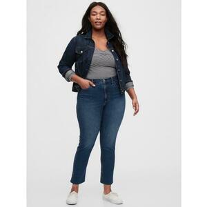 Magasra húzott cigarettás farmer kép