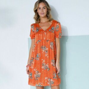 Rövid ruha virágmintás kép