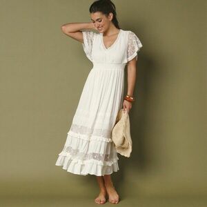 Hosszú ruha kreppből és hímzett tüllből kép