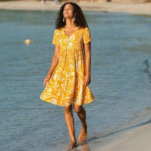 Crepon rövid ruha V-nyakkal és nyomtatással kép