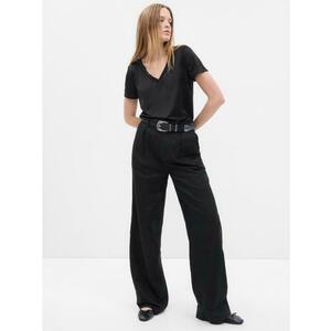 V-nyakú póló kép