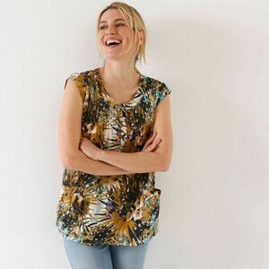 Tunika gombos nyakkivágással és trópusi mintával kép