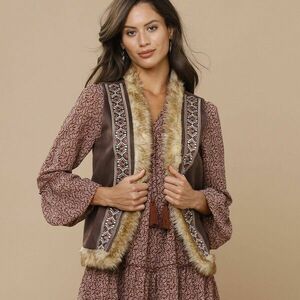 Hímzett velúr mellény kép