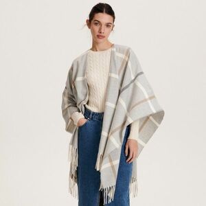 Reserved - Poncsó rojtokkal - Világosszürke kép