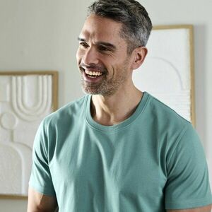 Kerek nyakú és rövid ujjú póló kép