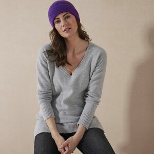 Hosszú V-nyakú pulóver kép