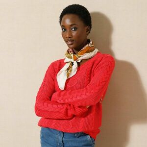 Pulóver kerek nyakkal és fonott mintával kép