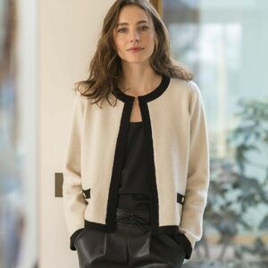 Rövid, kétszínű kötött kardigán kép