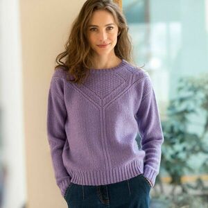 Kerek nyakú pulóver gyöngymintával kép