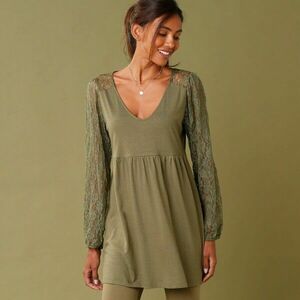 Hosszú csipkeujjú tunika kép