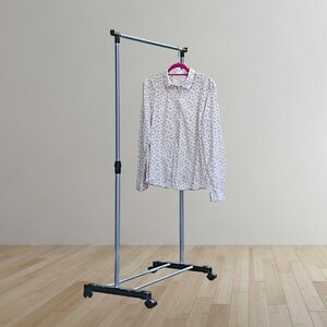 Mobil ruhatartó állvány kép