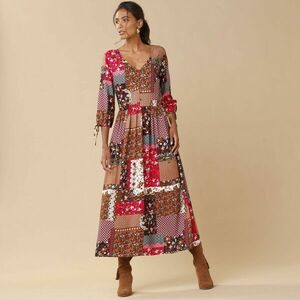 Hosszú ruha V-nyakkal és patchwork mintával kép