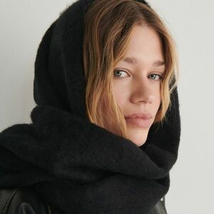 Reserved - Sál rojtokkal - Fekete kép