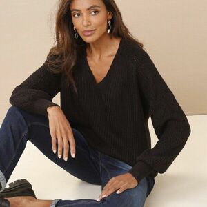 V-nyakú moher tapintású pulóver kép