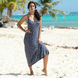 Hosszú kiszélesedő ruha mintával kép