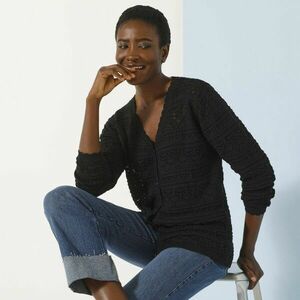 Csipkés v-nyakú pulóver kép