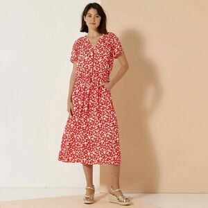 Hosszú ruha cipzáras nyakkivágással és rövid ujjakkal, kreponból készült, nyomtatott mintával. kép