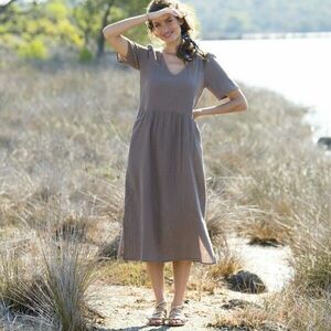 V-nyakú midi ruha muszlinból, lengőnyakú, V-nyakkivágással kép