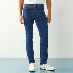 Egyenes szabású, 5 zsebes, rugalmas farmerből készült farmer, 170 cm-nél alacsonyabb magasság esetén, belső szárhossz 72 cm kép