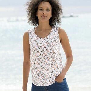 Top széles pántokkal és növényi mintával kép