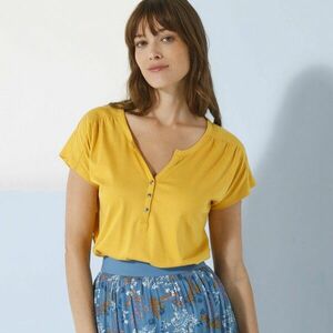 Egyszínű póló tunéziai nyakkivágással és rövid ujjakkal kép