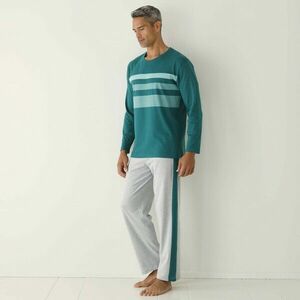 Pizsama nadrággal és középső csíkokkal kép