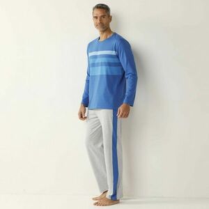 Pizsama nadrággal és középső csíkokkal kép