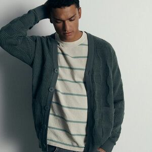 Reserved - Sűrű szövésű kardigán - kép