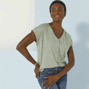 V-nyakú, gombos ing cseresznyemintával kép