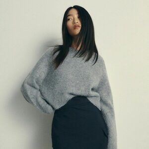 Reserved - Egyszerű rövid pulóver - Szürke kép