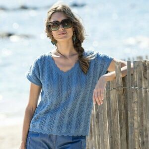 V-nyakú blúz, csipkés kötésből készült kép