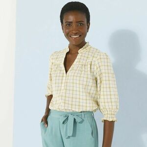 Kockás blúz könyökig érő ujjakkal kép