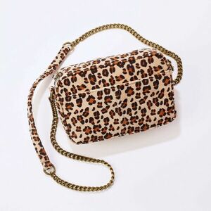 Leopárdmintás láncpántos kézitáska kép