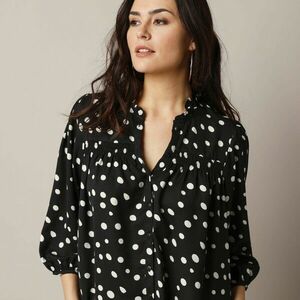 Ing blúz gombokkal és békakötéssel, pöttyös mintával kép