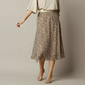 Hosszú, bővülő szoknya állatbőr mintával kép