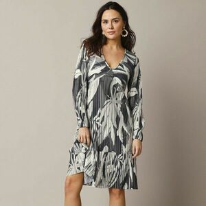 Rövid ruha virágmintával kép