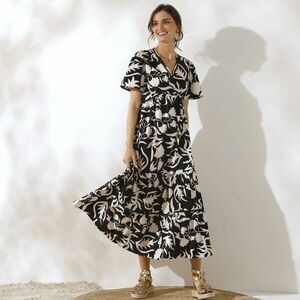 Hosszú ruha nyomtatott és horgolt részletekkel kép