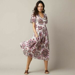 Hosszú, kivágott ruha mintával kép