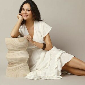 Hosszú ruha fodros ujjakkal kép