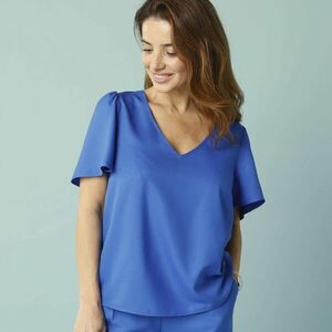 Egyszínű blúz rövid ujjakkal, kisebb testalkatúak számára kép