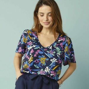 Nyomott, rövid ujjú blúz, kisebb testalkatúak számára kép