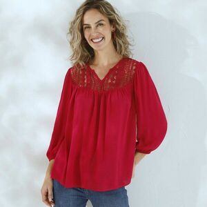 Egyszínű krepp blúz makraméval és 3/4-es ujjakkal kép