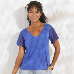 Póló rövid makramé ujjakkal kép