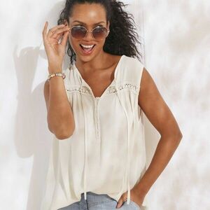 Hosszú felső gombos nyakkivágással és makraméval kép