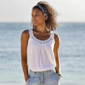 Top makramé nyakkivágással és pántokkal kép